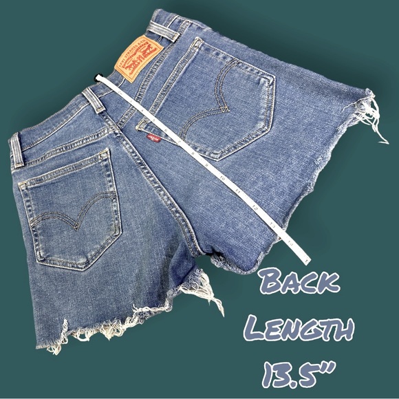 EUC LEVIS Distressed High Rise Cutoff Shorts in Medium-Light Blue. 27🩳 - Picture 10 of 12